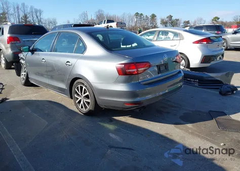 2017 Volkswagen Jetta 1.4T Se z USA, uszkodzony, nr VIN 3VWDB7AJ8HM258834